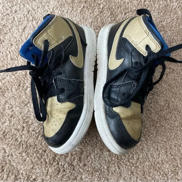 Nike | Boy's Air Jordan 1 Retro Black Gold Sneakers Size 9