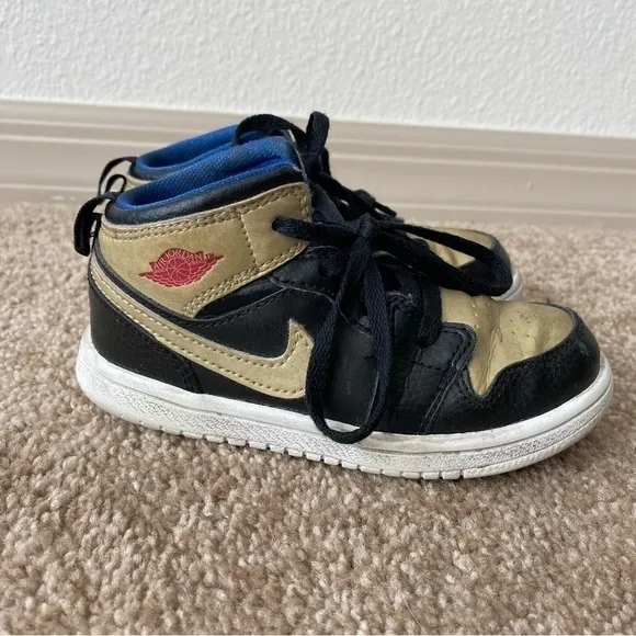 Nike | Boy's Air Jordan 1 Retro Black Gold Sneakers Size 9
