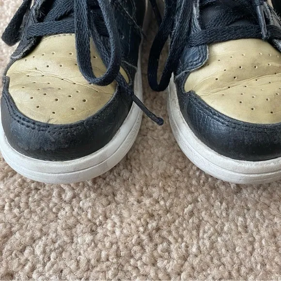 Nike | Boy's Air Jordan 1 Retro Black Gold Sneakers Size 9