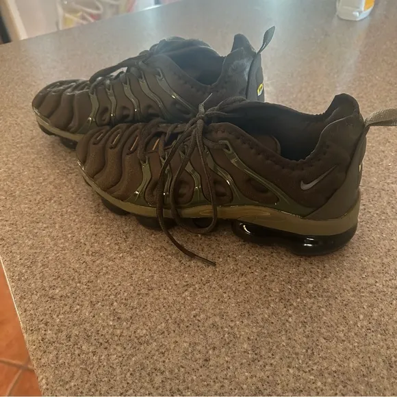Nike Cargo  khaki Army Green alligator  Vapormax  Athletic Sneakers M 8.5 W 10