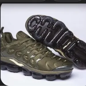 Nike Cargo  khaki Army Green alligator  Vapormax  Athletic Sneakers M 8.5 W 10