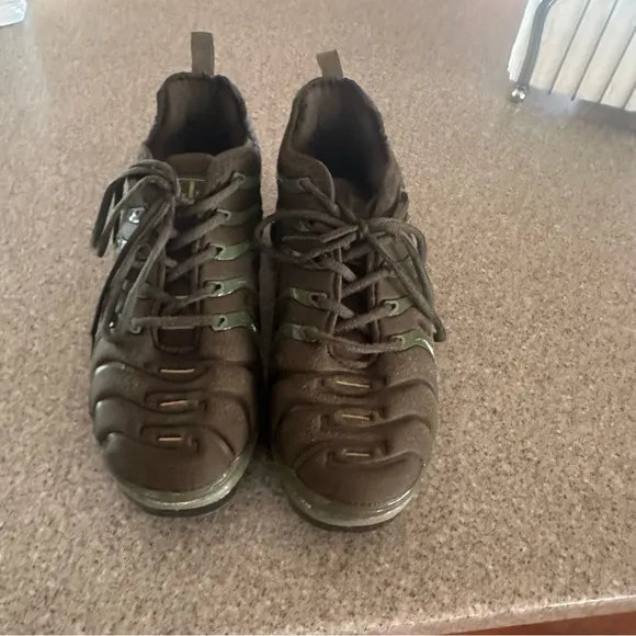 Nike Cargo  khaki Army Green alligator  Vapormax  Athletic Sneakers M 8.5 W 10
