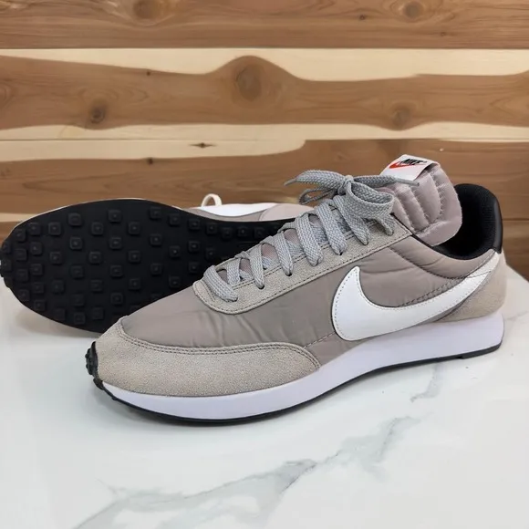 Nike Daybreak Casual Running Shoes Sneakers Retro Style Comfort Gray
