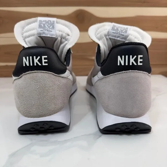 Nike Daybreak Casual Running Shoes Sneakers Retro Style Comfort Gray
