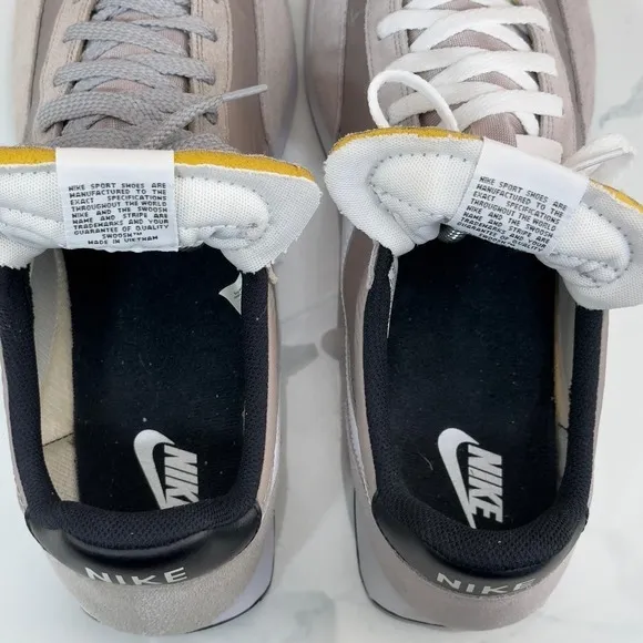 Nike Daybreak Casual Running Shoes Sneakers Retro Style Comfort Gray