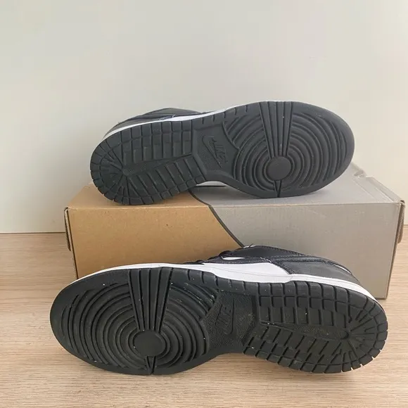 Nike Dunk Low Retro Panda Sneakers- SZ 6.5 Y- 8 W