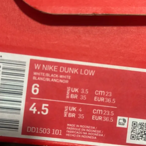 Nike dunks panda (never worn still in box)