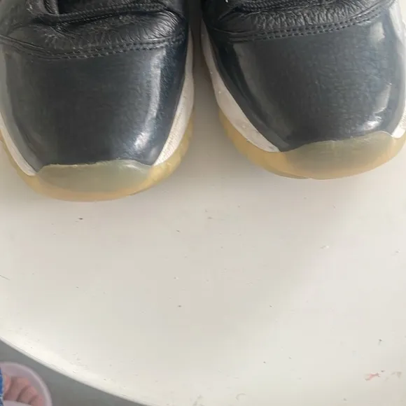 Nike EUC Air Jordan  11 Retro 72-10 2015 Sneakers