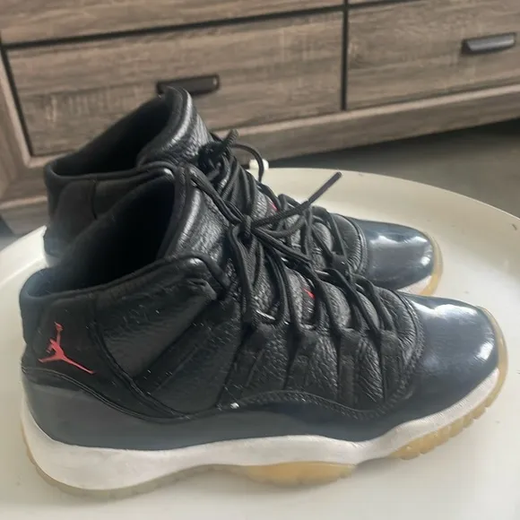 Nike EUC Air Jordan  11 Retro 72-10 2015 Sneakers