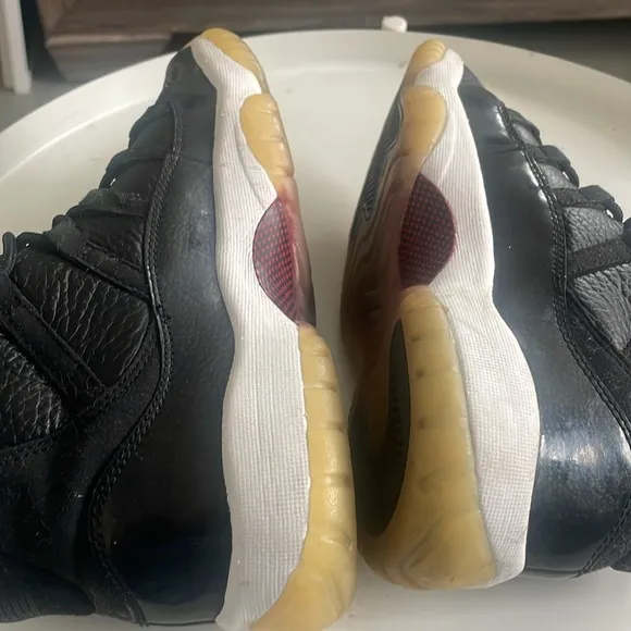 Nike EUC Air Jordan  11 Retro 72-10 2015 Sneakers