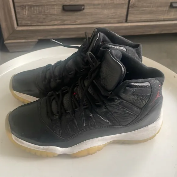Nike EUC Air Jordan  11 Retro 72-10 2015 Sneakers