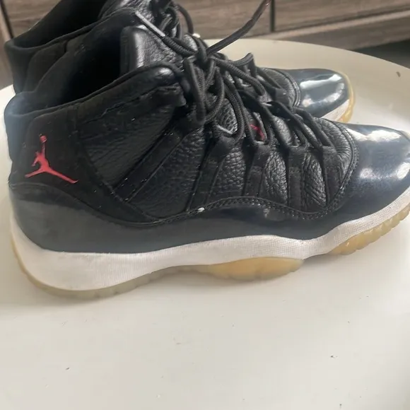Nike EUC Air Jordan  11 Retro 72-10 2015 Sneakers