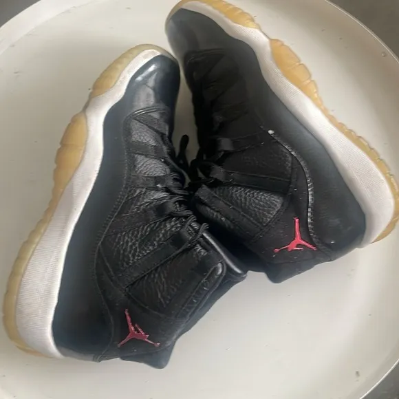 Nike EUC Air Jordan  11 Retro 72-10 2015 Sneakers