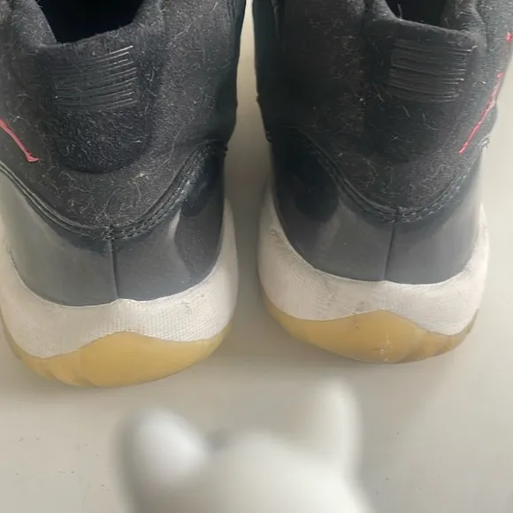 Nike EUC Air Jordan  11 Retro 72-10 2015 Sneakers