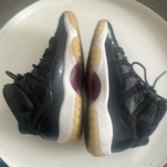 Nike EUC Air Jordan  11 Retro 72-10 2015 Sneakers