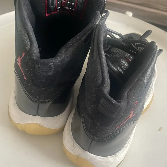 Nike EUC Air Jordan  11 Retro 72-10 2015 Sneakers