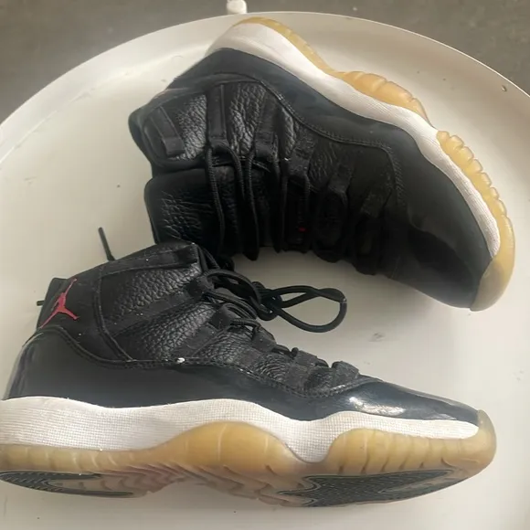 Nike EUC Air Jordan  11 Retro 72-10 2015 Sneakers