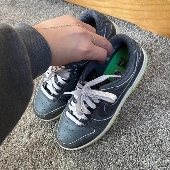Nike Gray and Green Sneakers