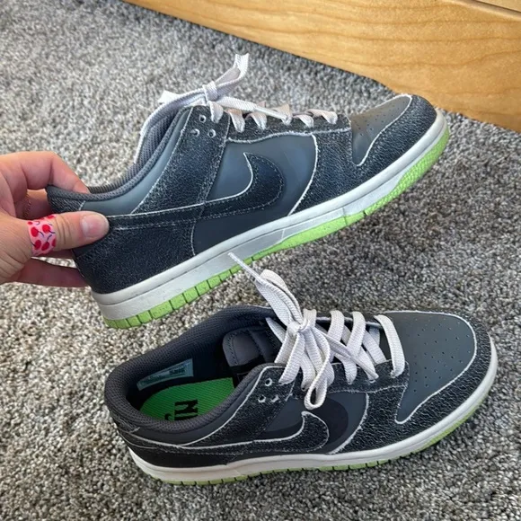 Nike Gray and Green Sneakers
