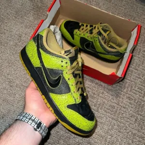Nike Green and Black Sneakers