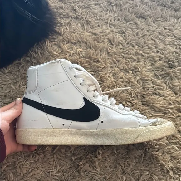 Nike High-Top Sneakers White and Black