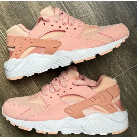 NIKE HUARACHE RUN SE (GS) Sneakers Kids Sz 7Y= peachy pink