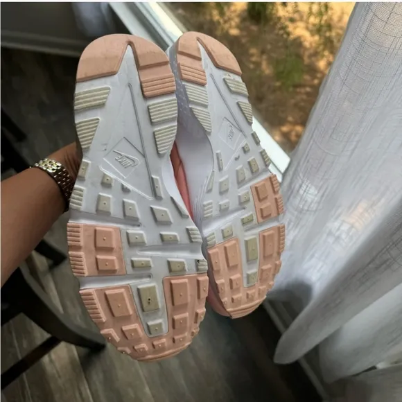 NIKE HUARACHE RUN SE (GS) Sneakers Kids Sz 7Y= peachy pink