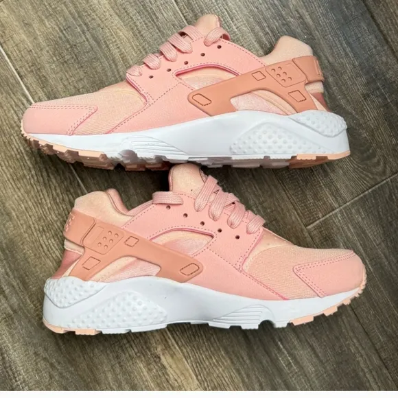 NIKE HUARACHE RUN SE (GS) Sneakers Kids Sz 7Y= peachy pink