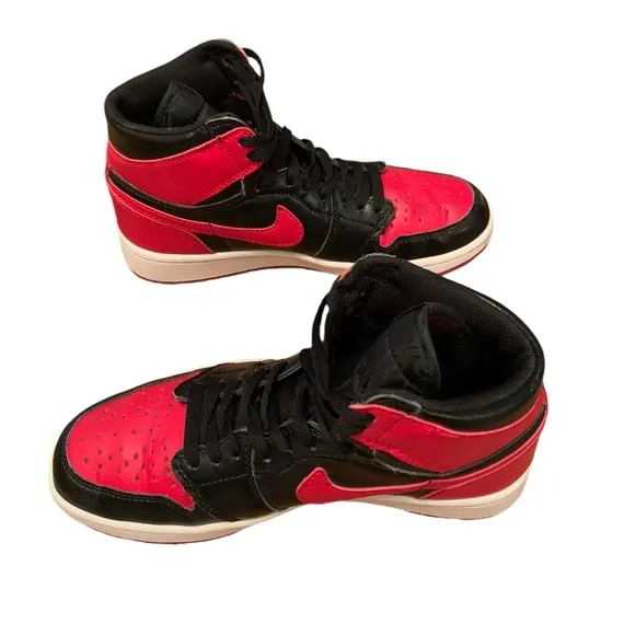 Nike Jordan1 retro mid sneakers
