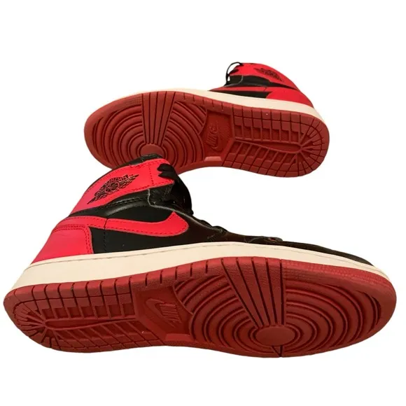 Nike Jordan1 retro mid sneakers
