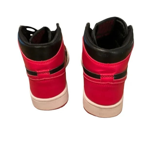 Nike Jordan1 retro mid sneakers