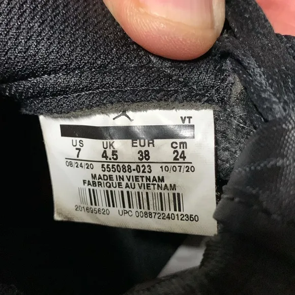 Nike Jordan1 retro mid sneakers