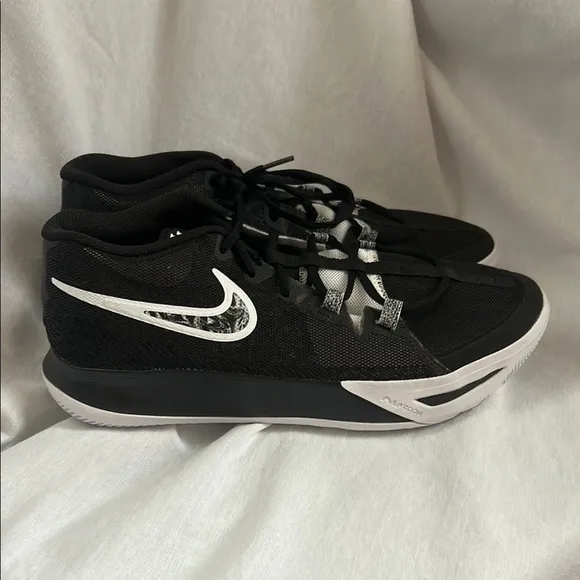 Nike Kyrie Flytrap Black and White Athletic Sneakers