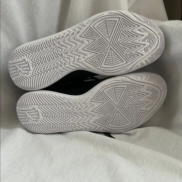 Nike Kyrie Flytrap Black and White Athletic Sneakers