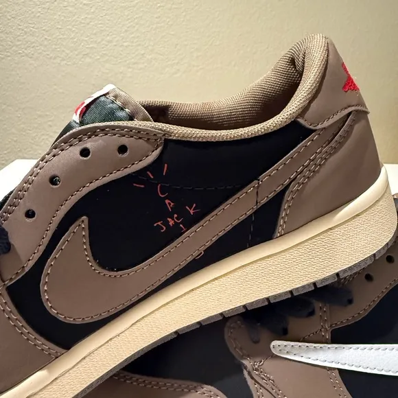 Nike Men's Black and Brown Sneakers