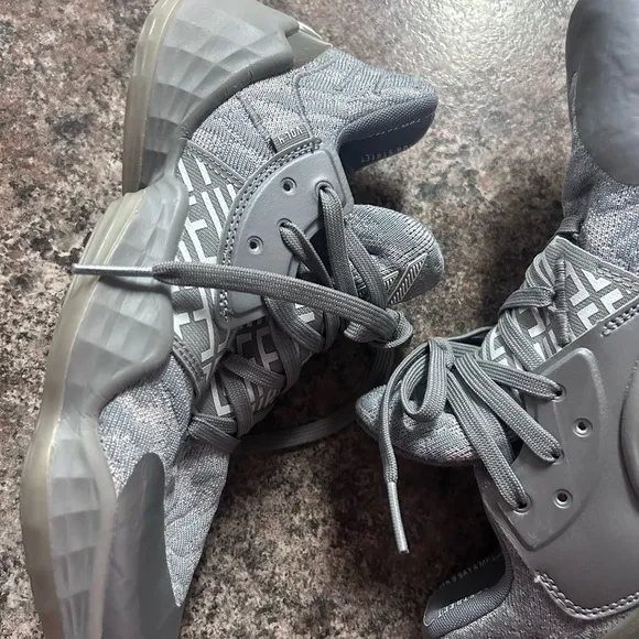 Nike Men's Gray Sneakers