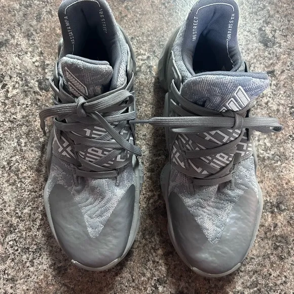 Nike Men's Gray Sneakers