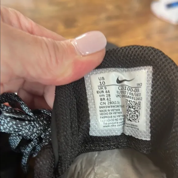 Nike NWOT Kyrie 5 Flytrap Black Athletic Sneakers