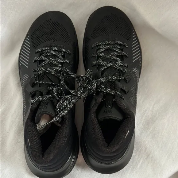 Nike NWOT Kyrie 5 Flytrap Black Athletic Sneakers