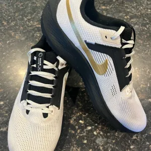 Nike Pegasus Black and White Sneakers with Gold Swoosh. Like new !