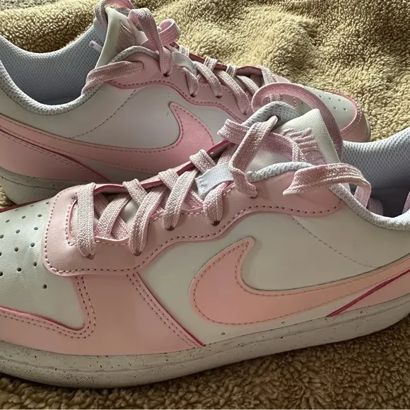 Nike Pink and White Sneakers Low-Top Casual