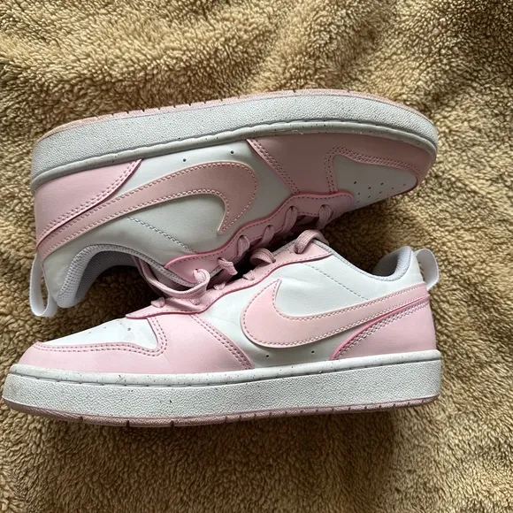 Nike Pink and White Sneakers Low-Top Casual