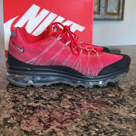 Nike Red and Black Air Max Sneakers EUC 10.5