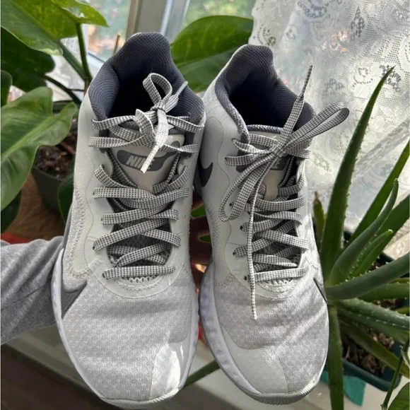 Nike Renew Elevate Photon Dust Gray Athletic Sneakers