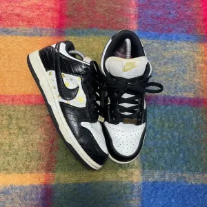 Nike supreme SB low black stars 2021