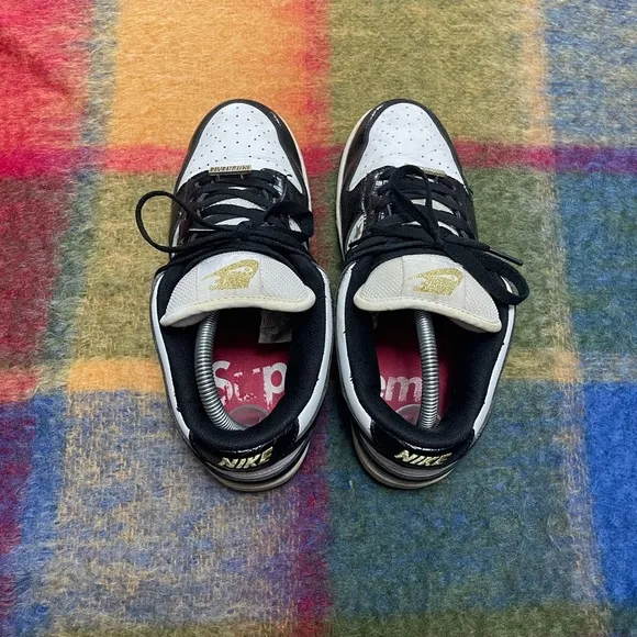 Nike supreme SB low black stars 2021