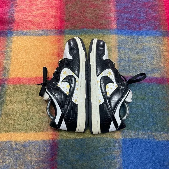 Nike supreme SB low black stars 2021