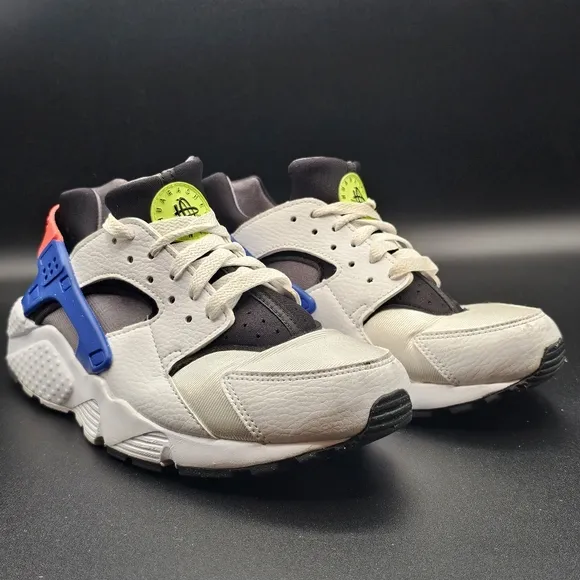 Nike Youth Air Huarache Sneakers in White and Blue