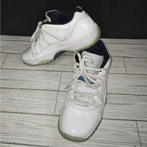 Nike Air Jordan 11 Retro Low Legend Blue Sneakers Size 7Y White 528896-117 GS