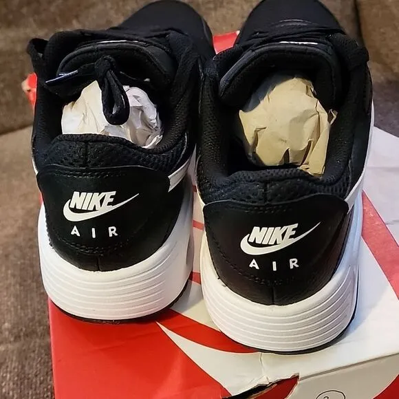 Nike Air Max NWOT Black and White Air Max Sneakers men's 9 in OG BOX